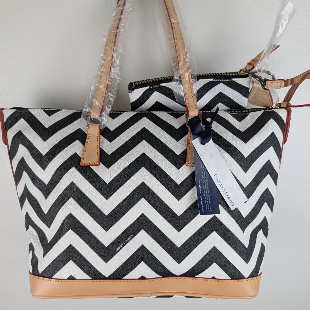 NWT Dooney and Bourke Chevron Tote w/matching pouch and keychain - Picture 4 of 6